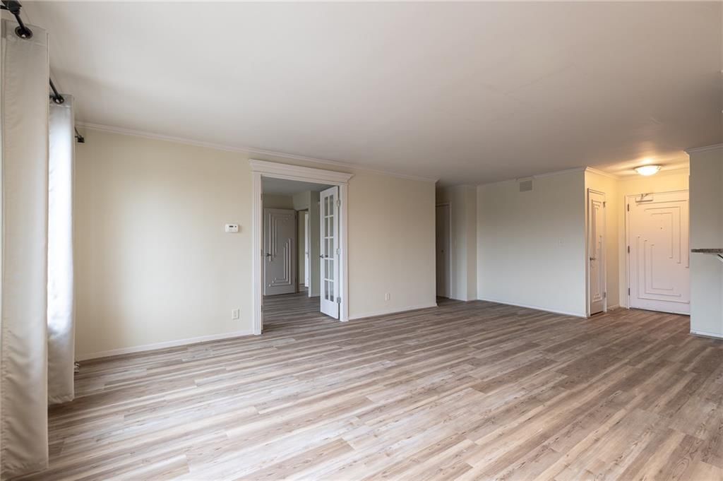 221 W 48th Street — photo 30