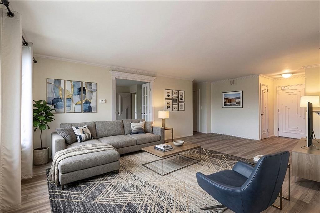 221 W 48th Street — photo 31