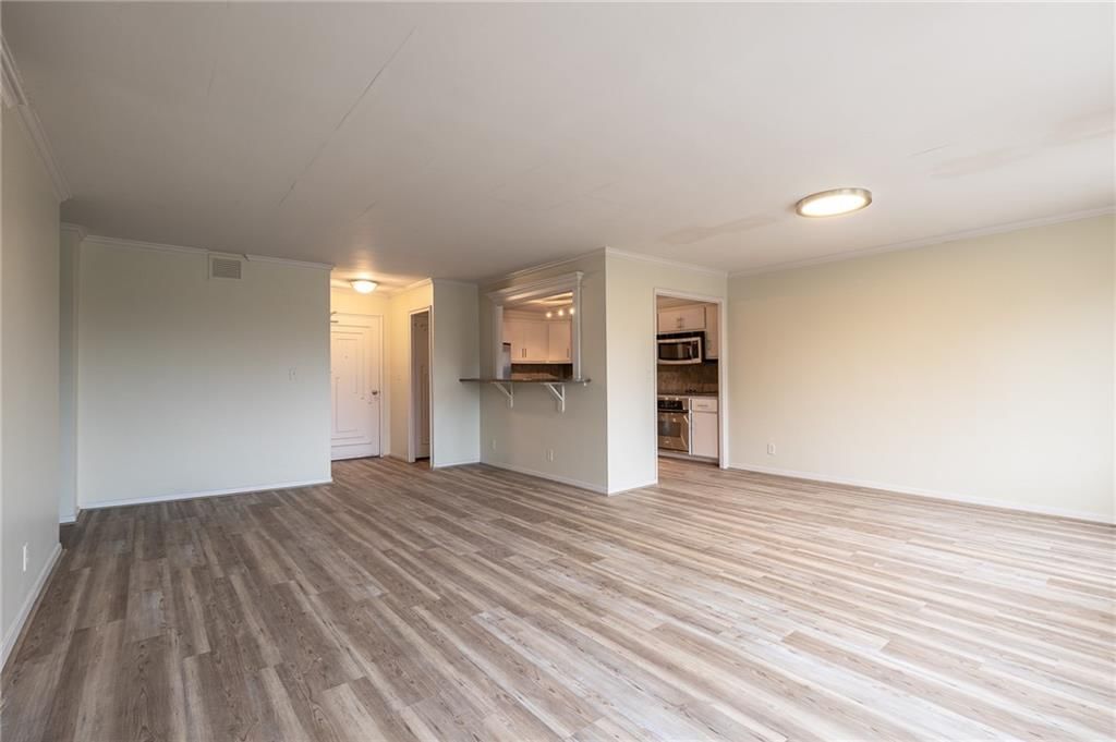 221 W 48th Street — photo 32
