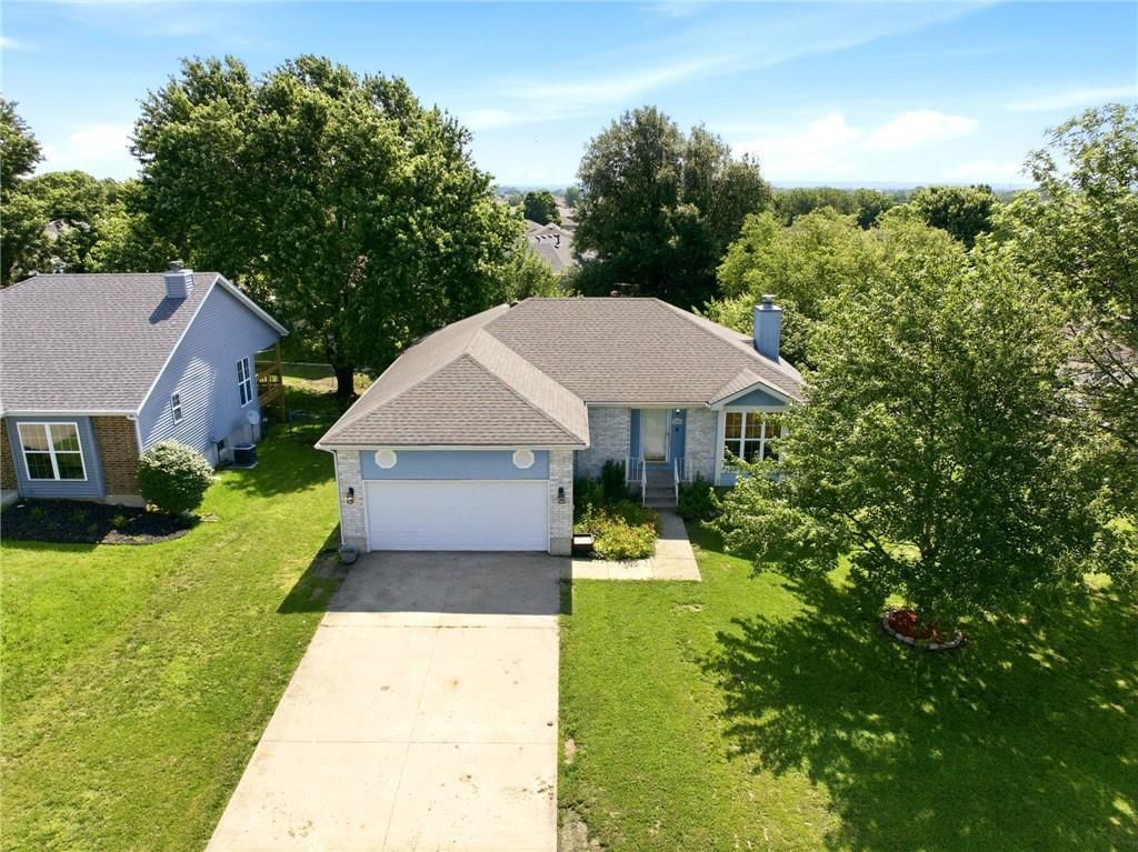 1204 Foxridge Drive — photo 1
