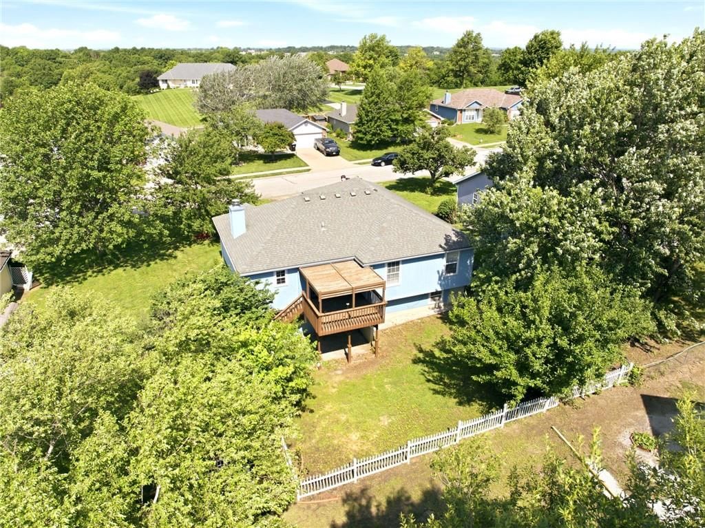 1204 Foxridge Drive — photo 2