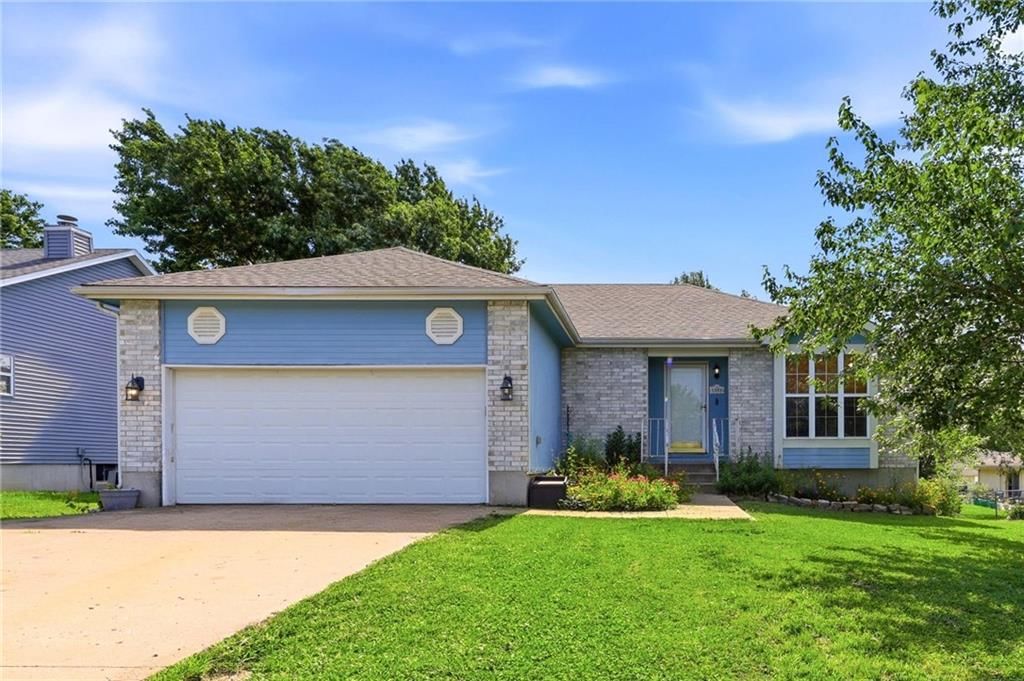 1204 Foxridge Drive — photo 3