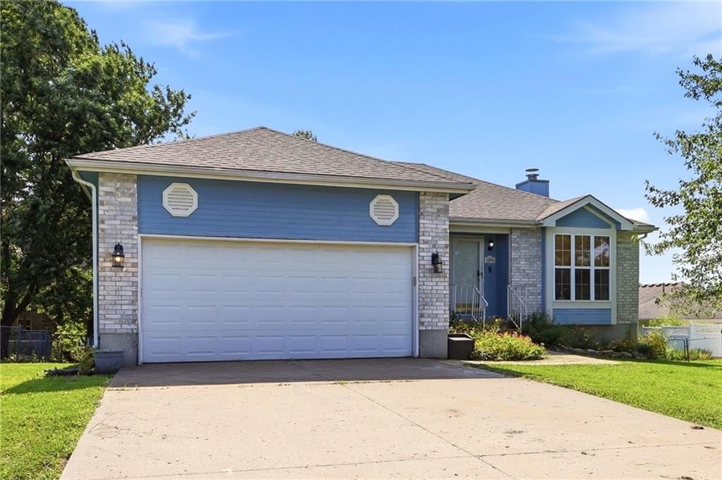 1204 Foxridge Drive — photo 4
