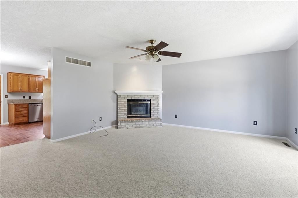 1204 Foxridge Drive — photo 7