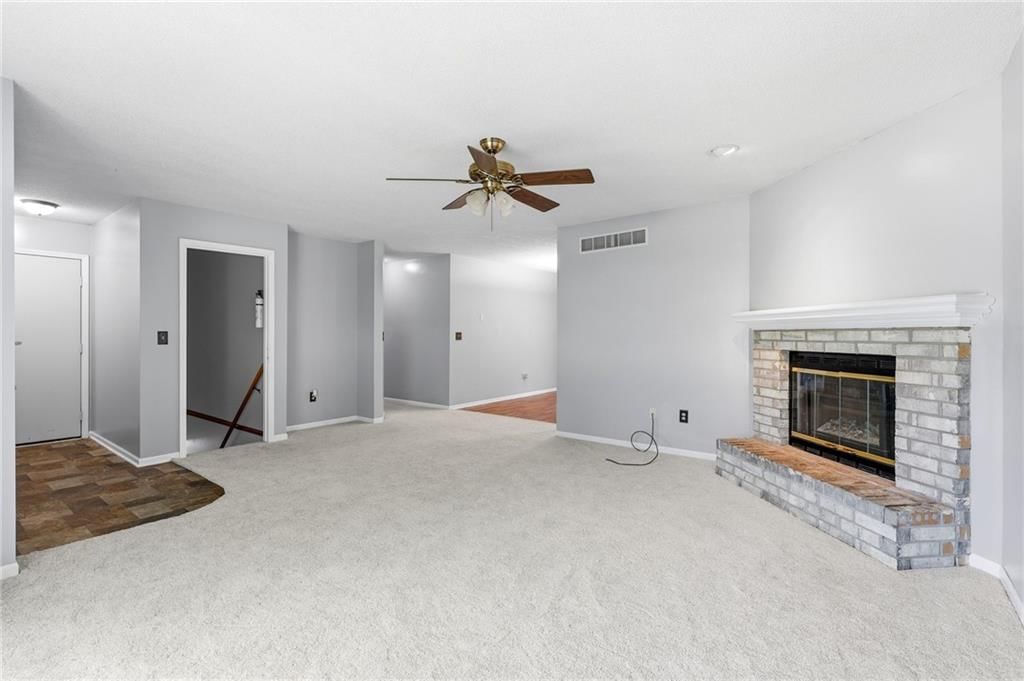 1204 Foxridge Drive — photo 8