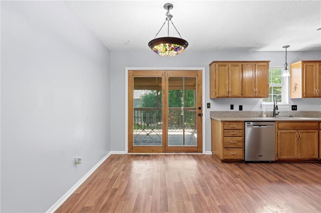 1204 Foxridge Drive — photo 12