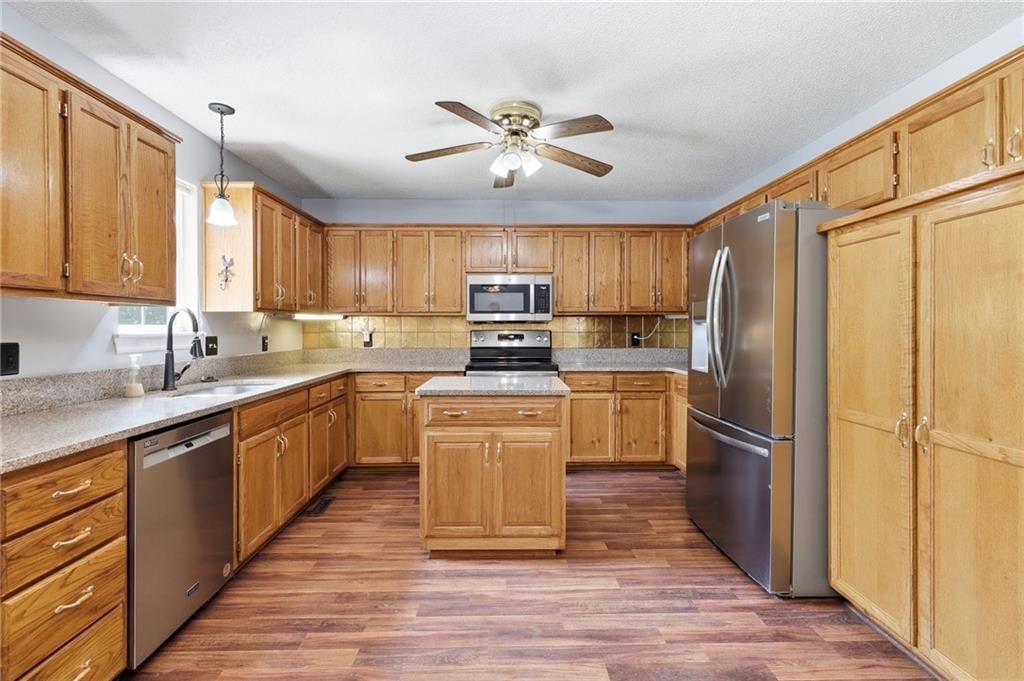 1204 Foxridge Drive — photo 14