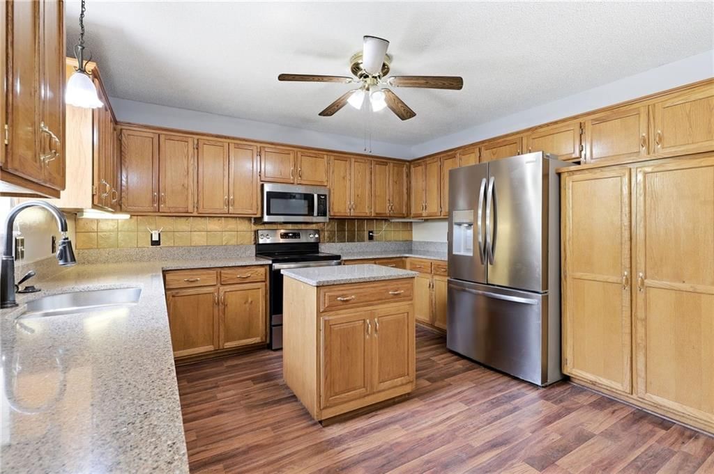 1204 Foxridge Drive — photo 15