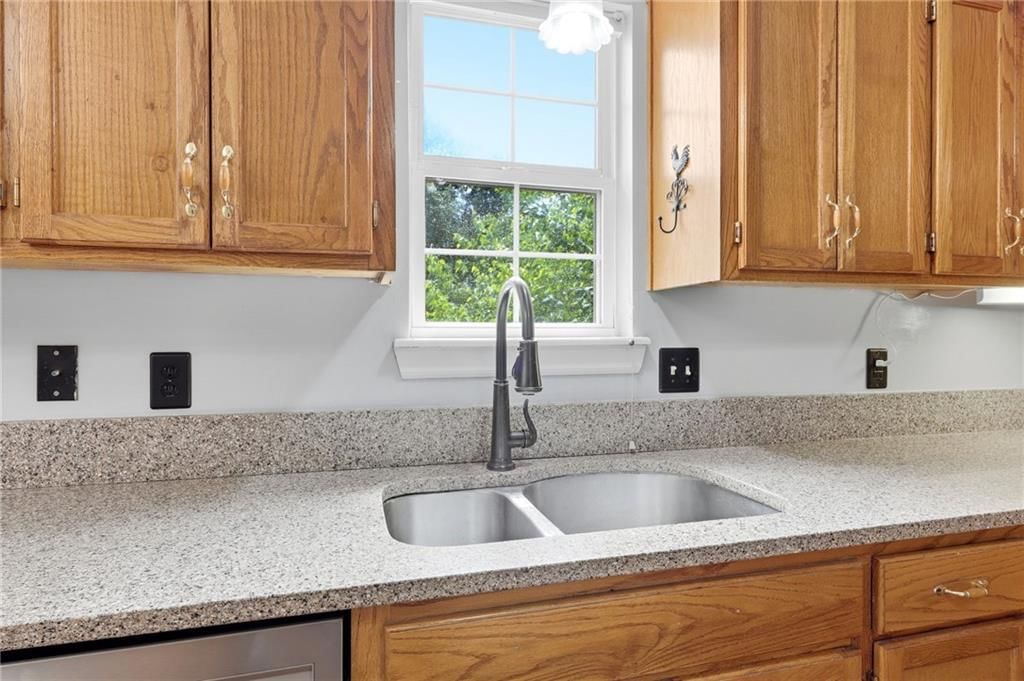 1204 Foxridge Drive — photo 18