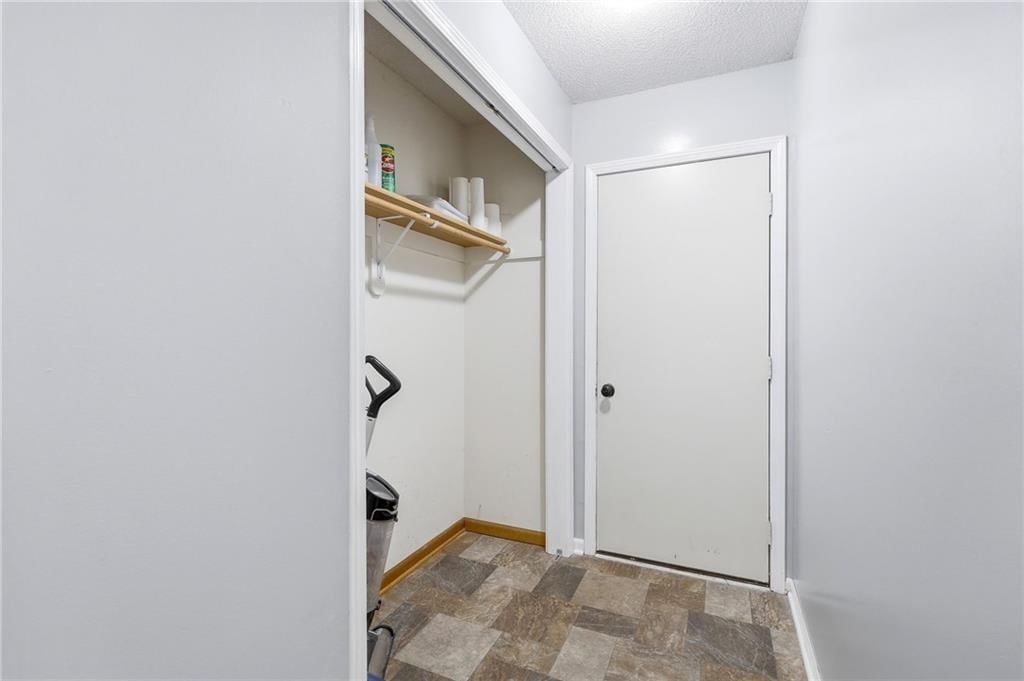 1204 Foxridge Drive — photo 29