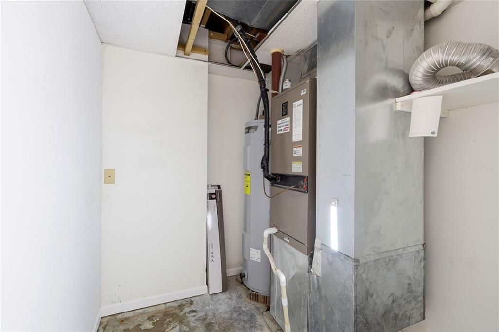1204 Foxridge Drive — photo 35