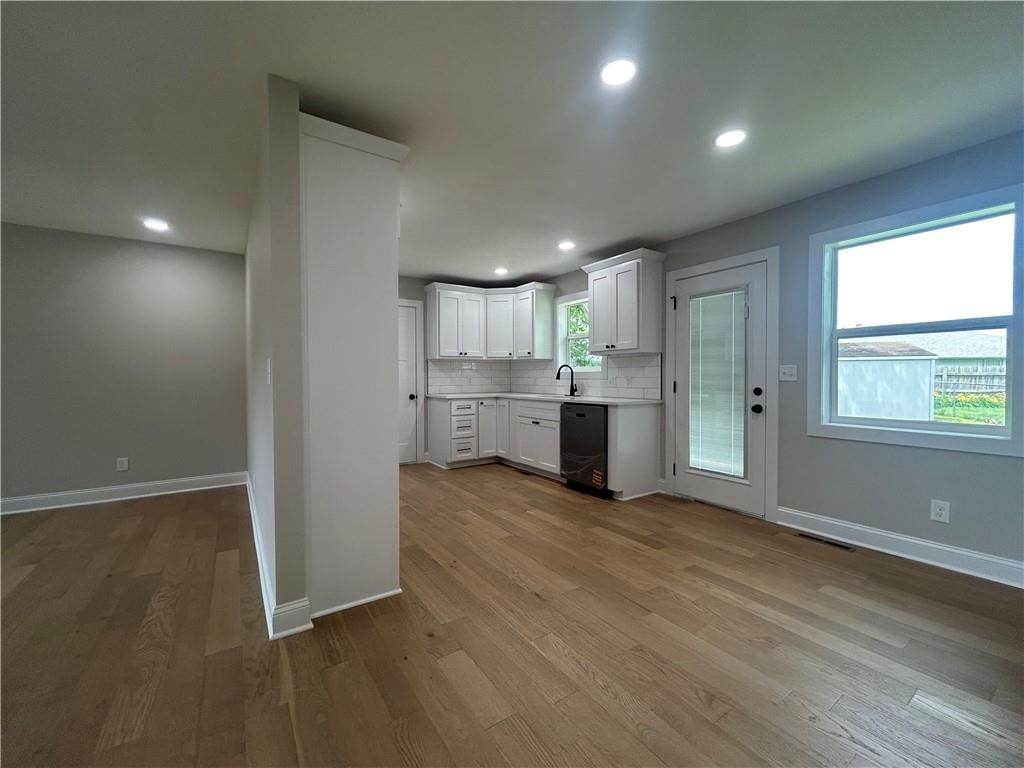500 N Harding Street — photo 5