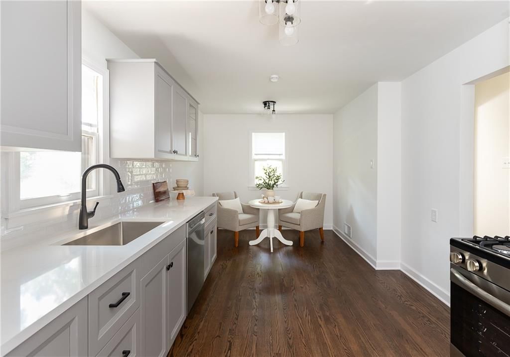 811 E 80th Street — photo 10