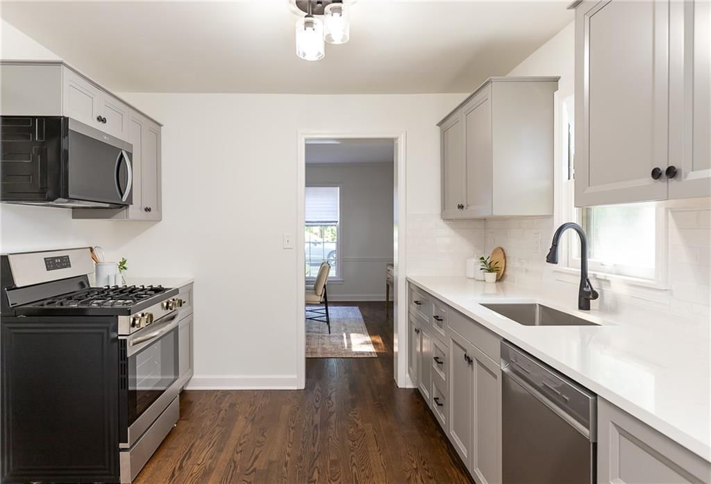 811 E 80th Street — photo 11