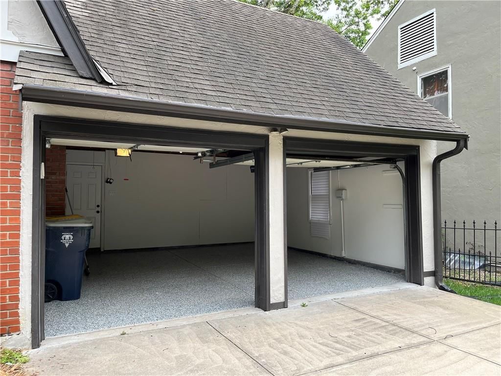 811 E 80th Street — photo 33