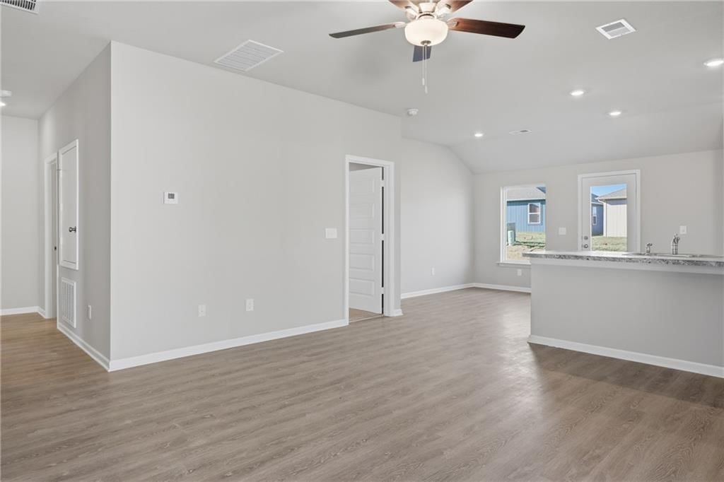 20254 W 195th Street — photo 2