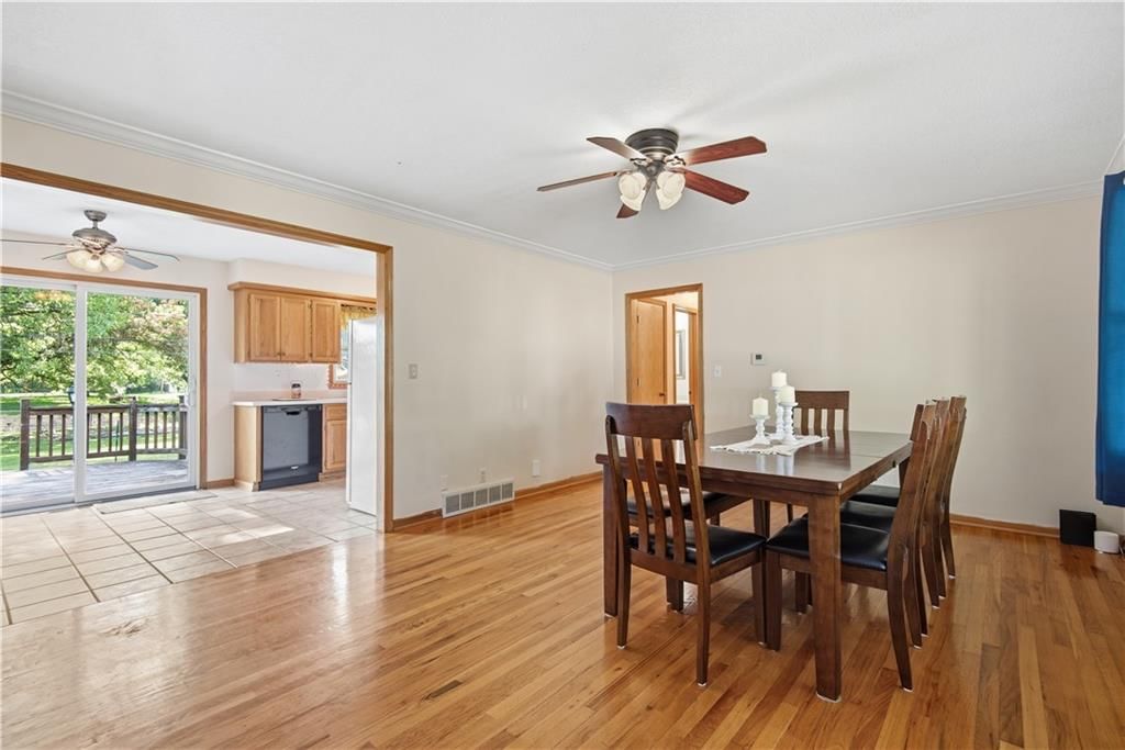 215 N Maple Street — photo 8
