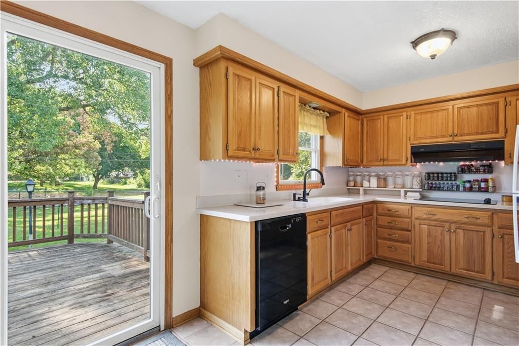 215 N Maple Street — photo 9