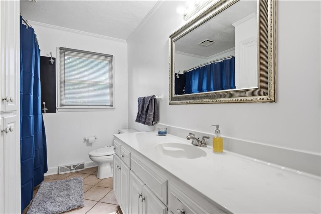 215 N Maple Street — photo 17