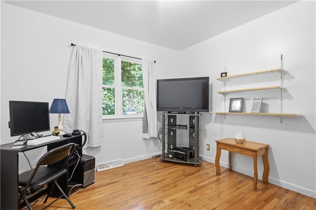 215 N Maple Street — photo 18