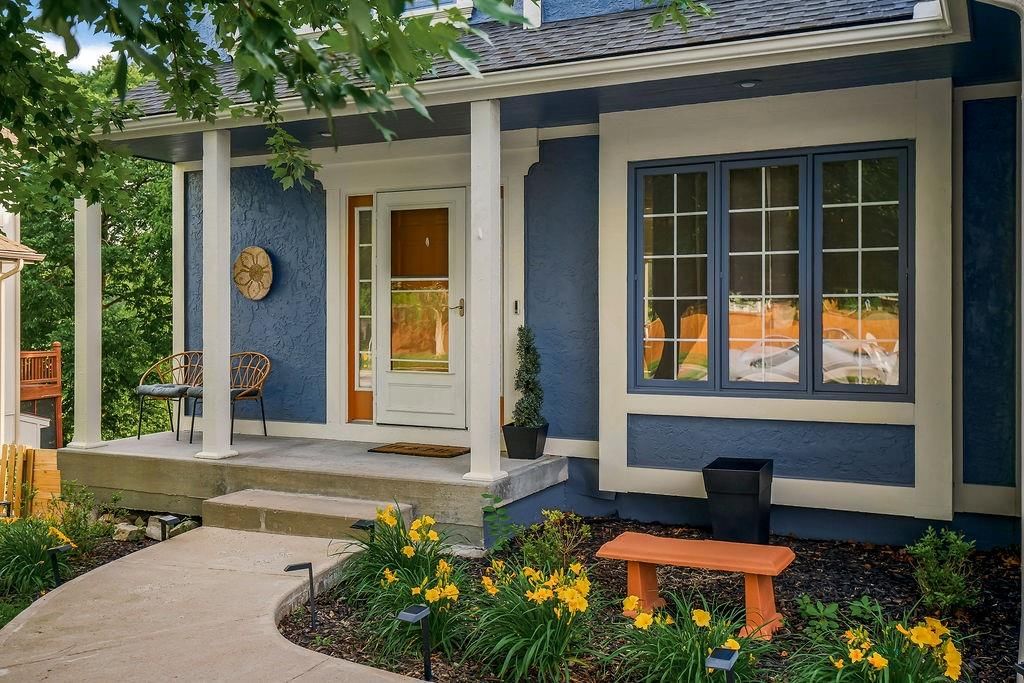 9425 N Harrison Street — photo 2