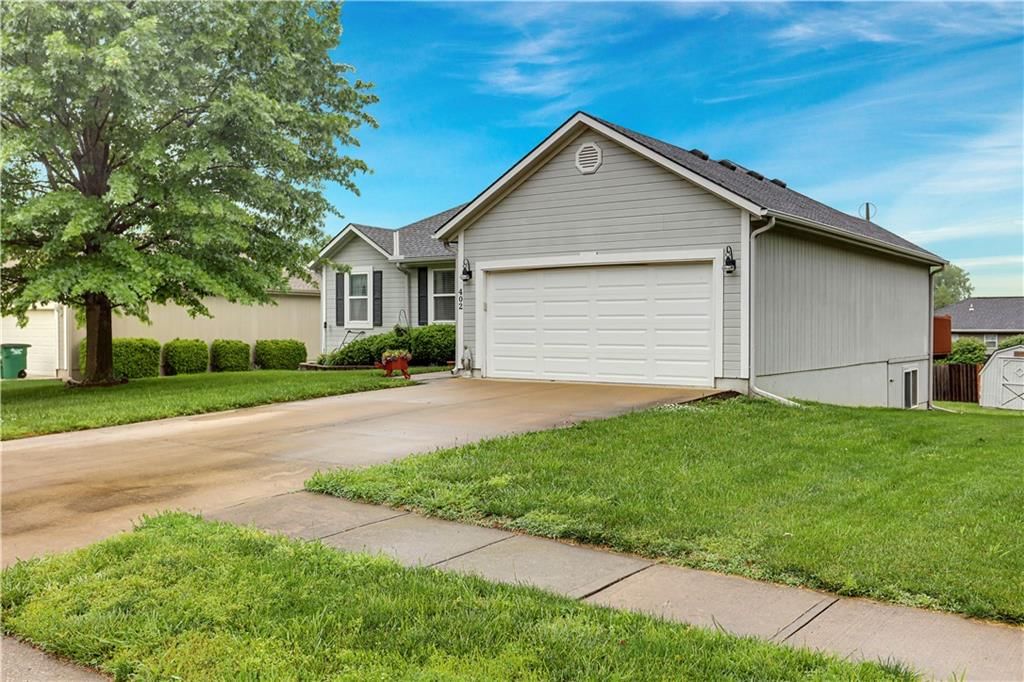 402 POPLAR Street, Peculiar, MO