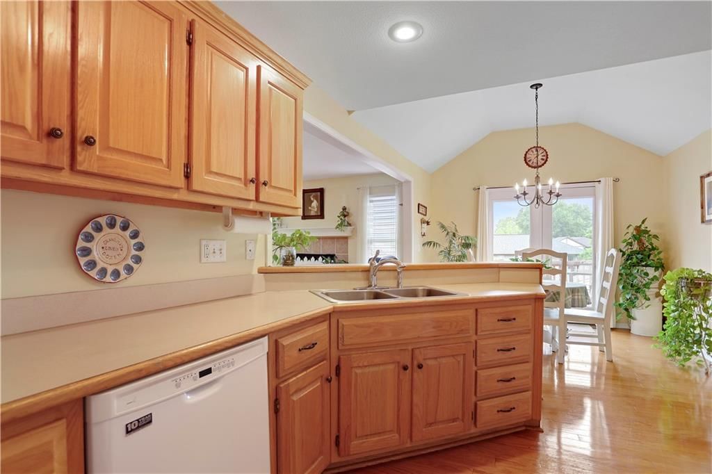 402 POPLAR Street — photo 8
