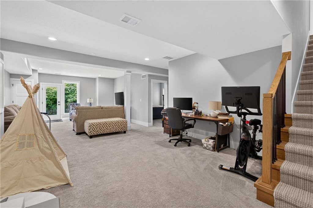 4021 NE Sagamore Drive — photo 40