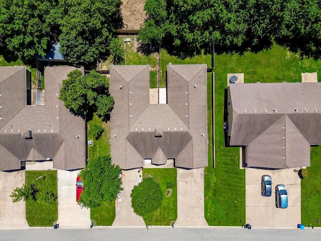 2210 E Sycamore Street — photo 3