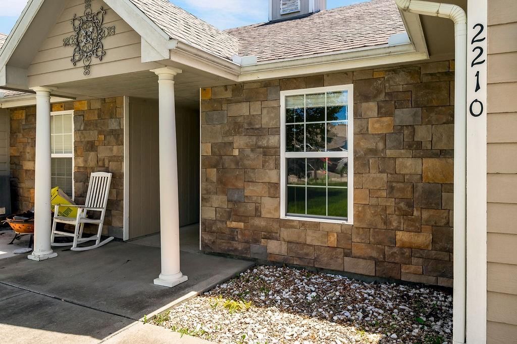 2210 E Sycamore Street — photo 4