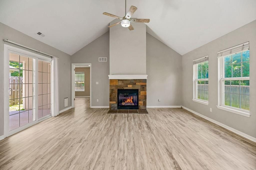 2210 E Sycamore Street — photo 6