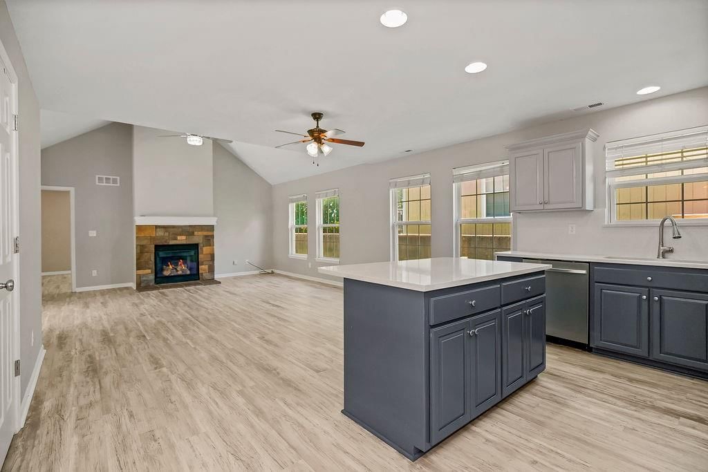2210 E Sycamore Street — photo 8