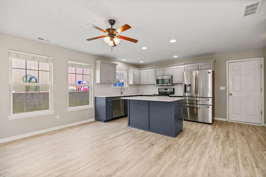 2210 E Sycamore Street — photo 10