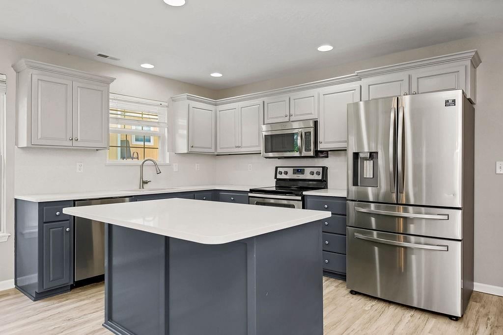 2210 E Sycamore Street — photo 11