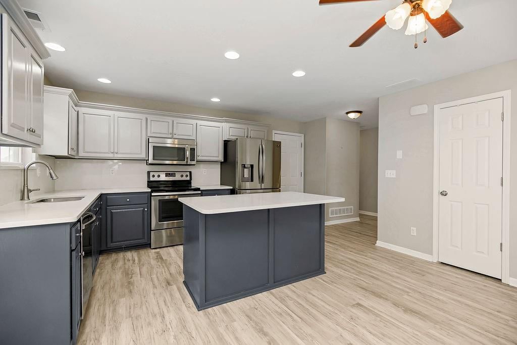2210 E Sycamore Street — photo 12