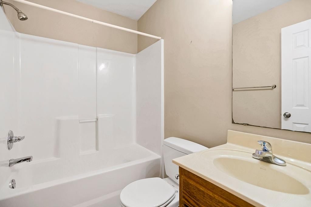 2210 E Sycamore Street — photo 15