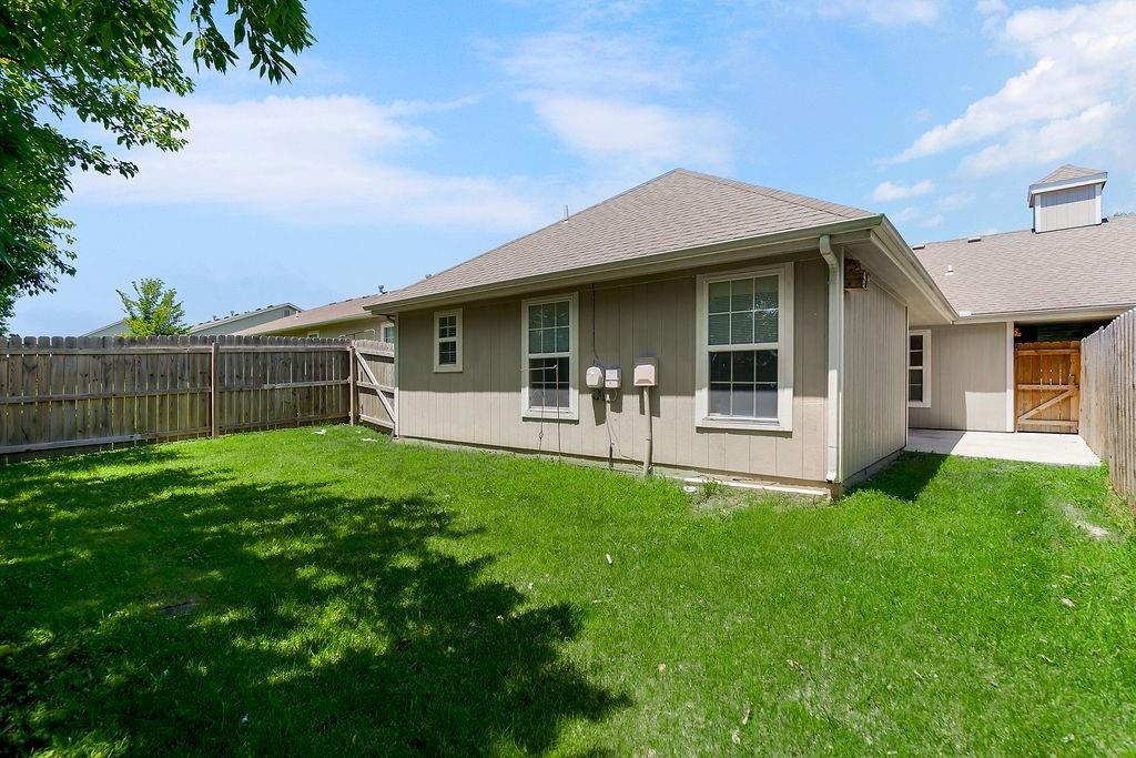 2210 E Sycamore Street — photo 22