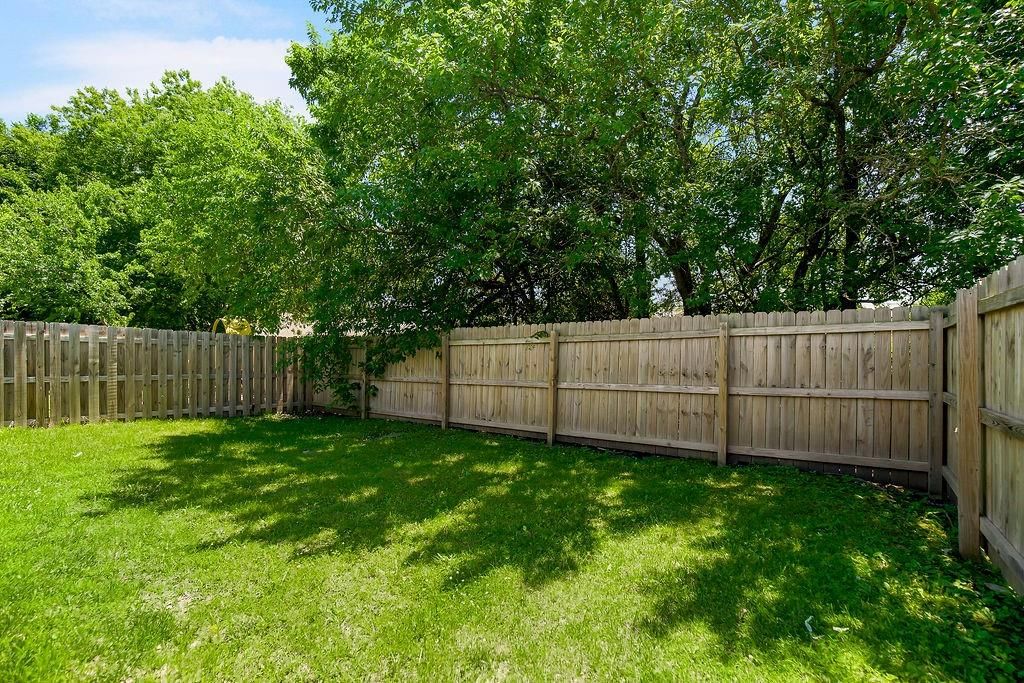 2210 E Sycamore Street — photo 23