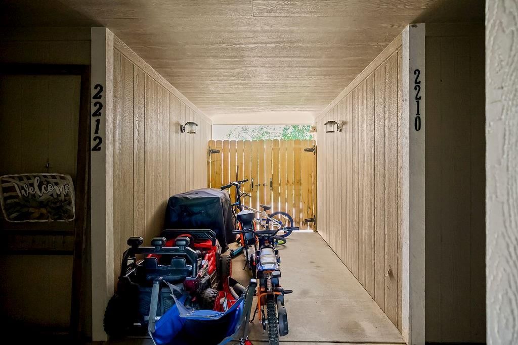 2210 E Sycamore Street — photo 24
