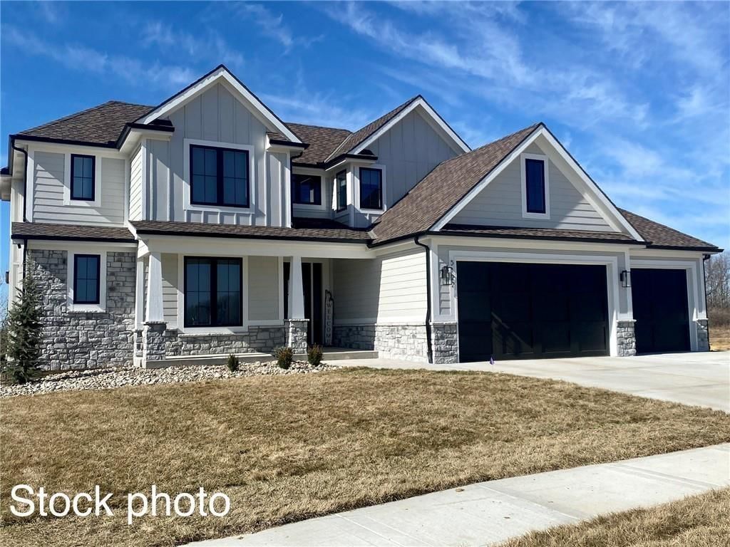2050 NW Scenic View Drive, Riverside, MO