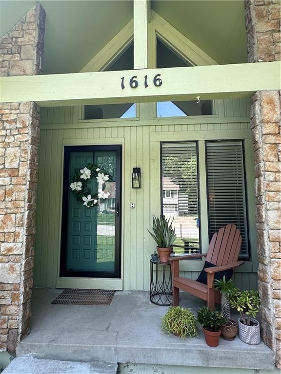 1616 NE Ridgeview Drive — photo 3