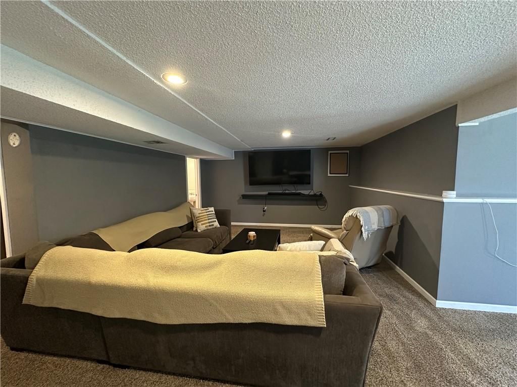 1616 NE Ridgeview Drive — photo 18
