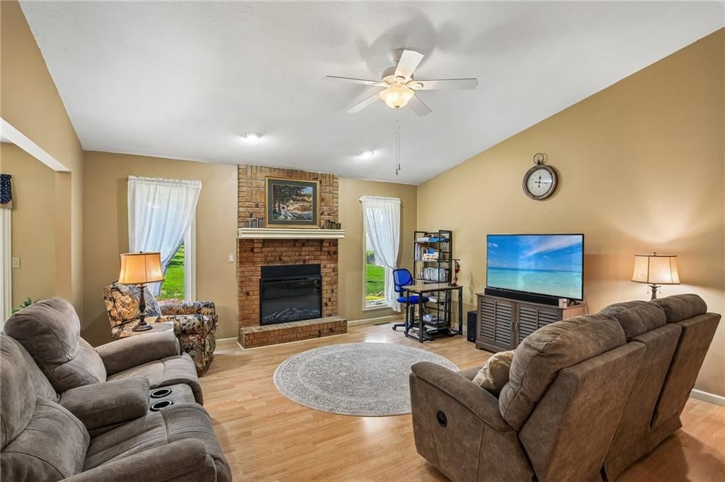 1464 Grandview Drive — photo 5