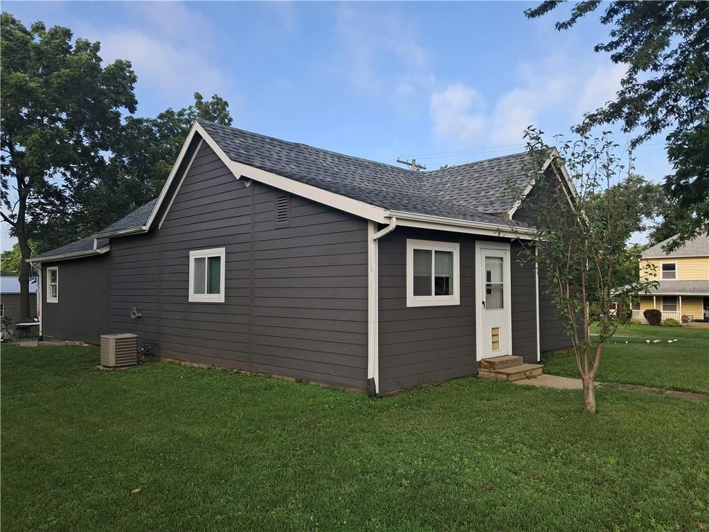 309 W LAKE Street — photo 4