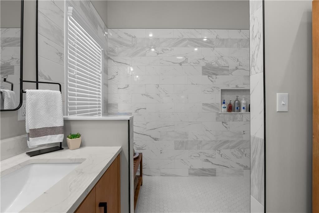 4208 NE Courtney Drive — photo 31