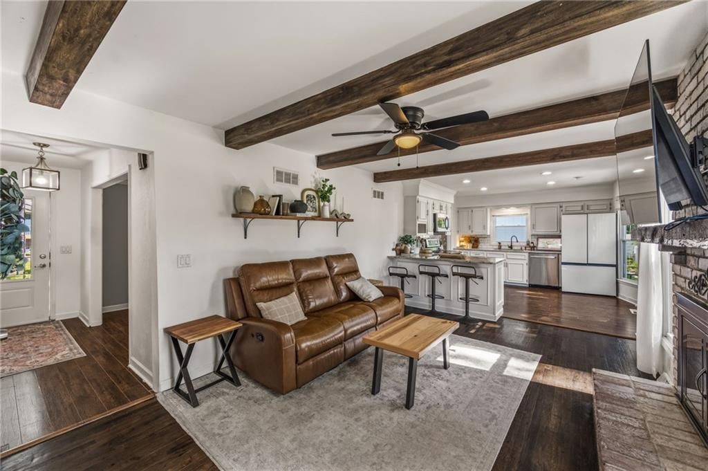12819 Cambridge Avenue — photo 2