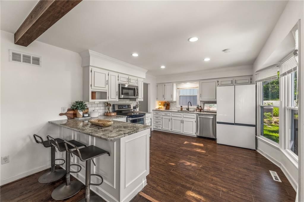 12819 Cambridge Avenue — photo 3