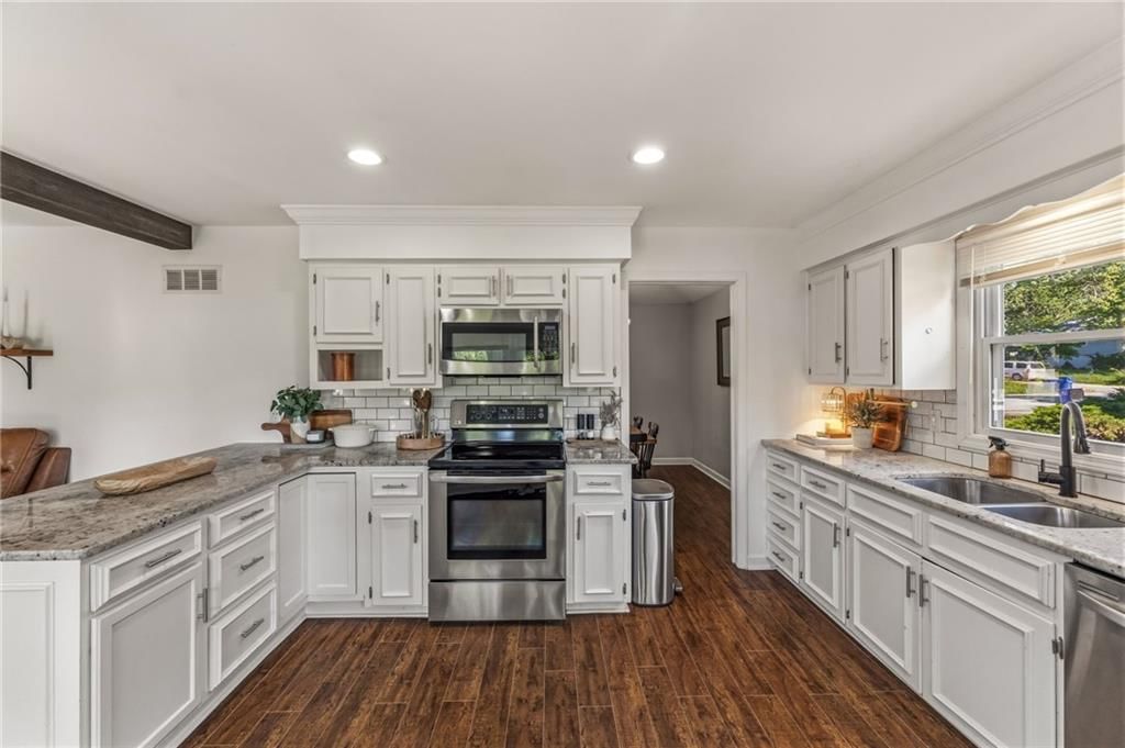12819 Cambridge Avenue — photo 16