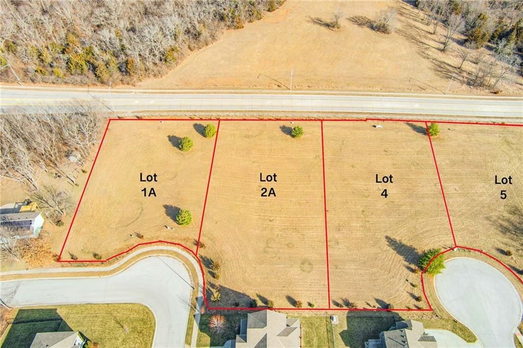 1700 NE Bluff Street, Lee's Summit, MO: listing photo 2