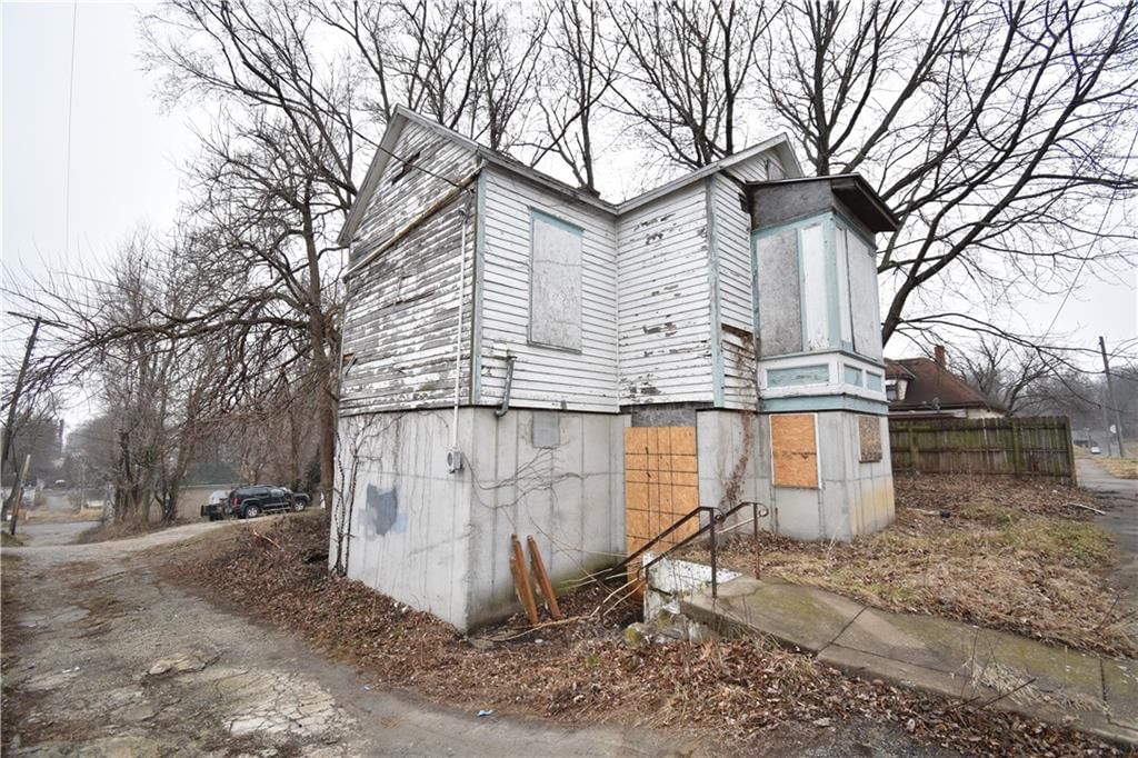 114 E Saint Paul Street — photo 3